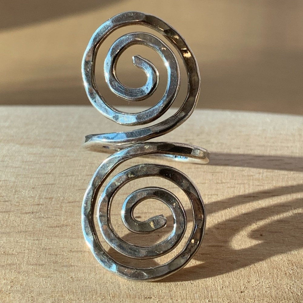 VINTAGE MEXICO 925SS HAMMERED DOUBLE SWIRL SPIRAL MODERNIST DESGN ELONGATED RING